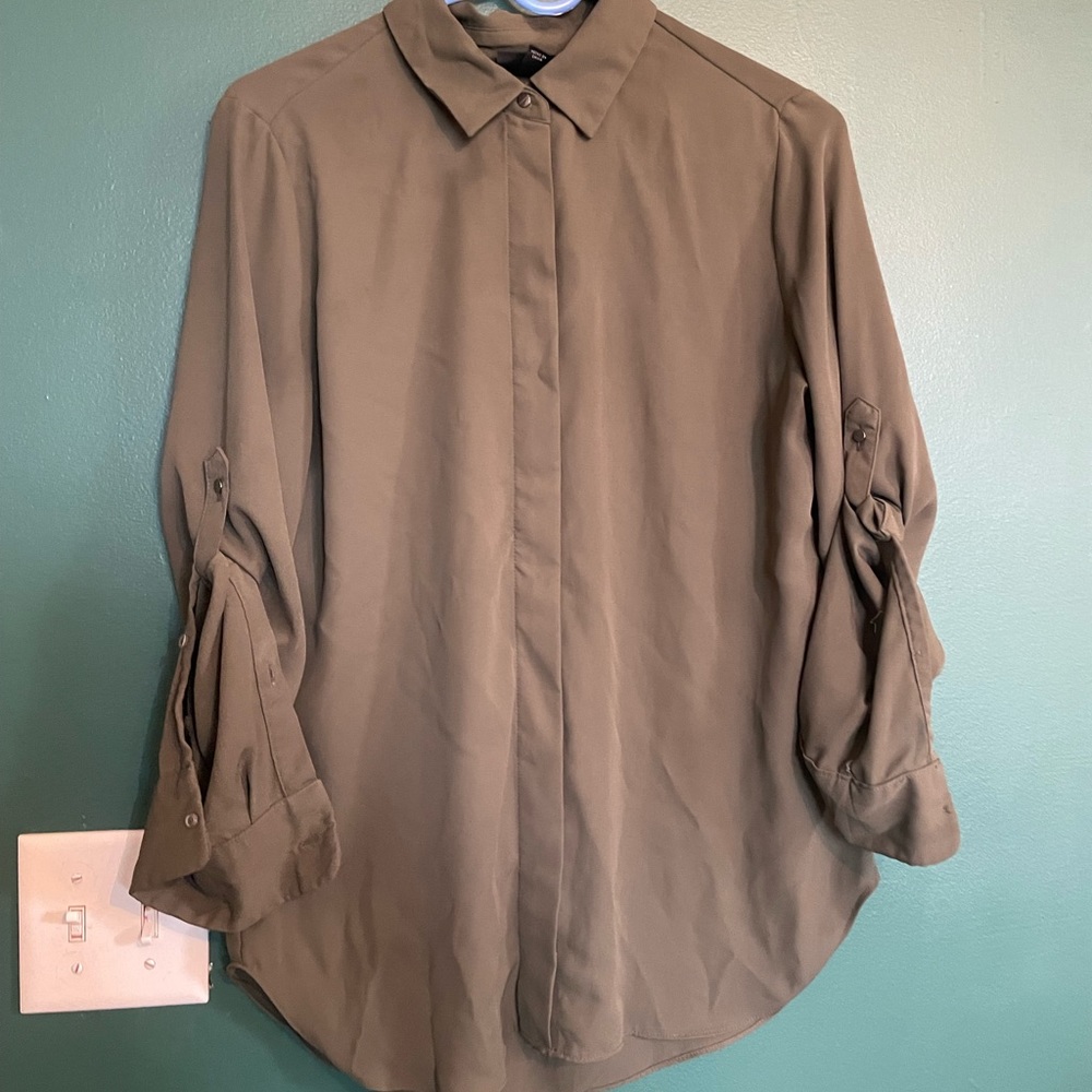 Women’s button up work blouse